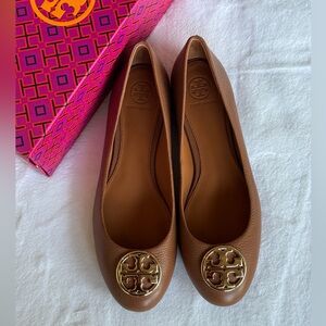 Tory Burch Chelsea Ballet Flat - Royal Tan / Gold size 8